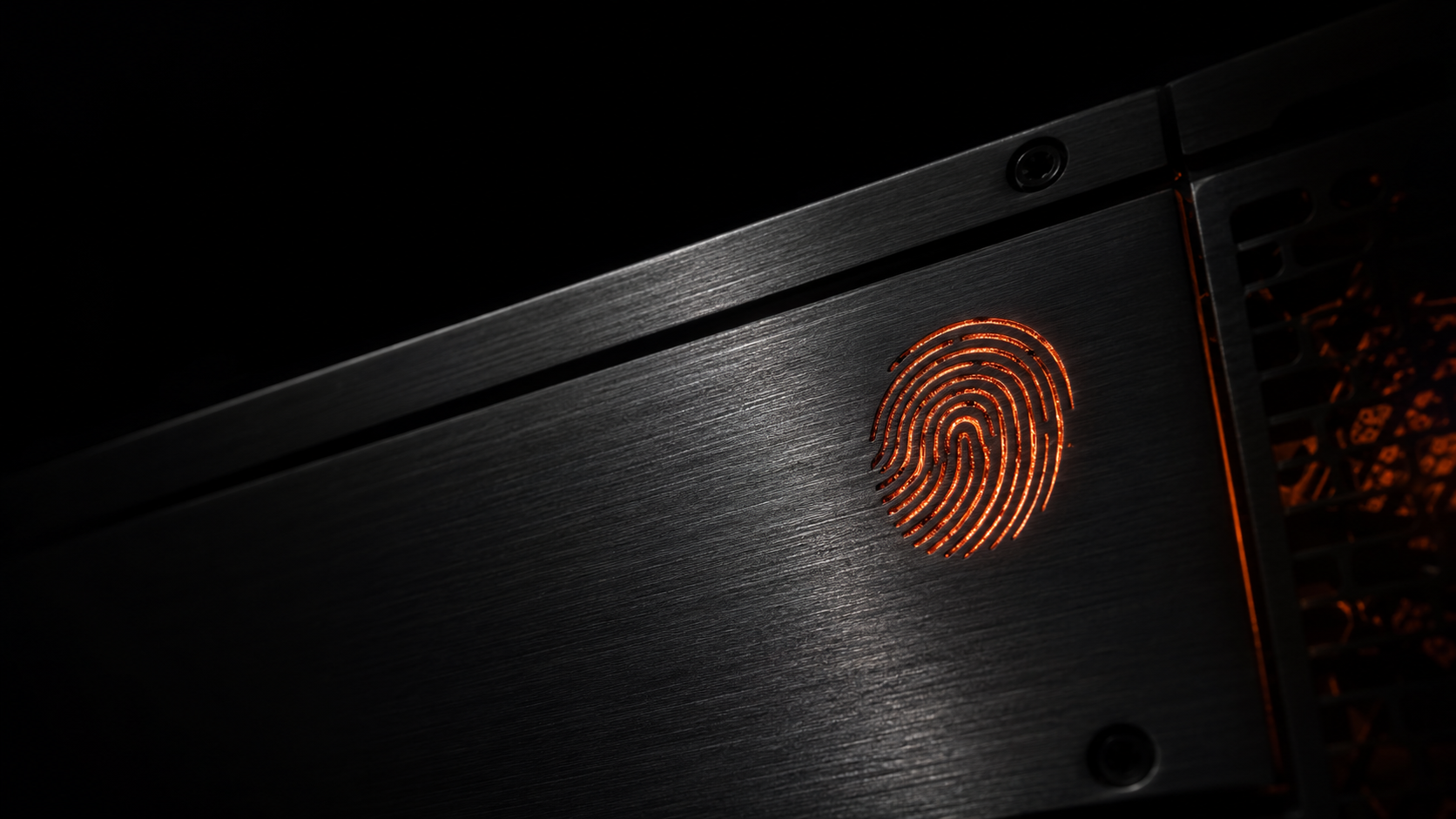 Panel metálico de servidor con una huella digital brillante